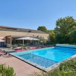 piscina all'interno del parco